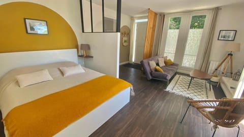 Living room, Photo of the whole room, Bedroom