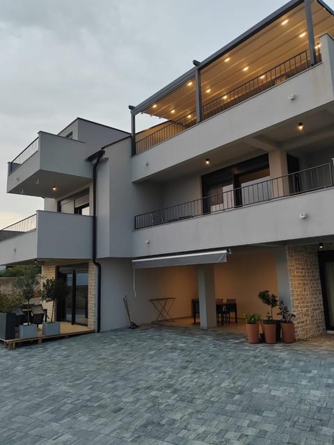 Property building, View (from property/room), Balcony/Terrace