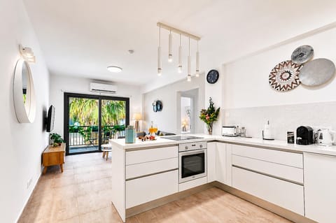 Living room, kitchen, kitchen