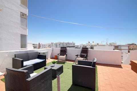 Property building, Balcony/Terrace, Living room