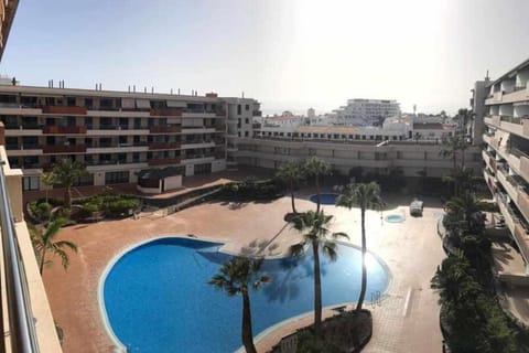 Property building, Day, Pool view, Swimming pool, sunbed