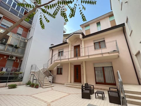 Property building, Facade/entrance