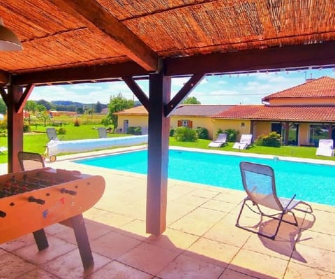 Property building, Balcony/Terrace, Lounge or bar, Swimming pool