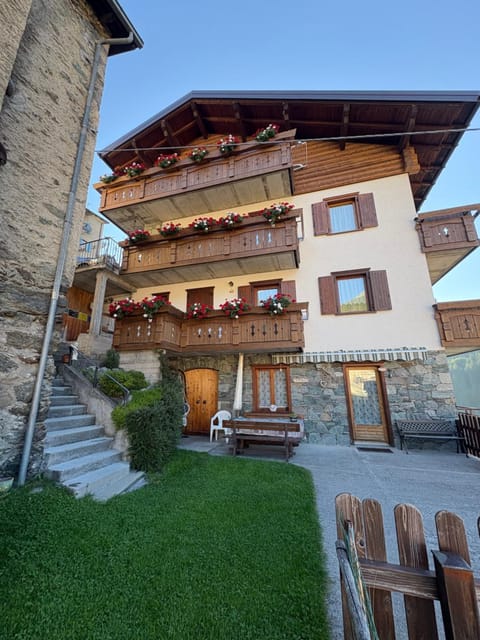 Property building, Day, View (from property/room), Balcony/Terrace