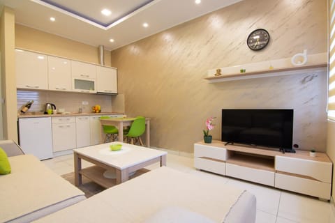 TV and multimedia, Kitchen or kitchenette, Seating area, Dining area
