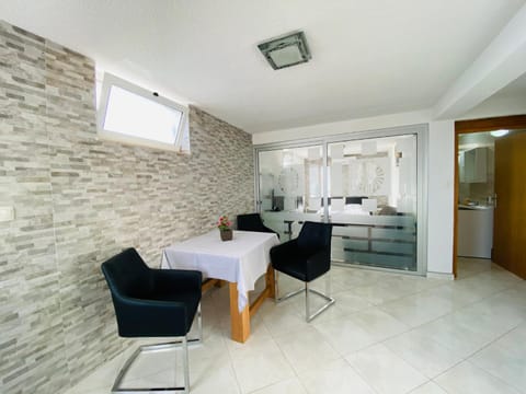 Seating area, Dining area