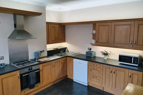 Coffee/tea facilities, Kitchen or kitchenette, dishwasher, microwave, oven, pet friendly, stove, toaster