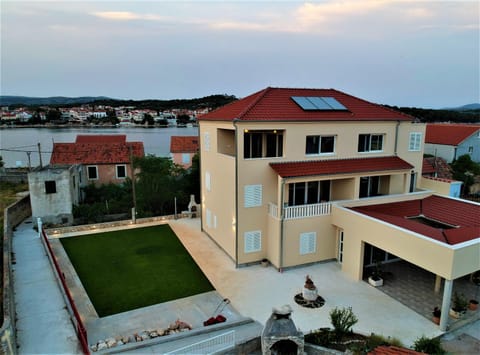 Shower, Property building, Garden, Sea view, Sunset