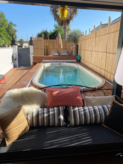 Hot Tub, Solarium, Balcony/Terrace, Pool view, Swimming pool, Swimming pool, sunbed