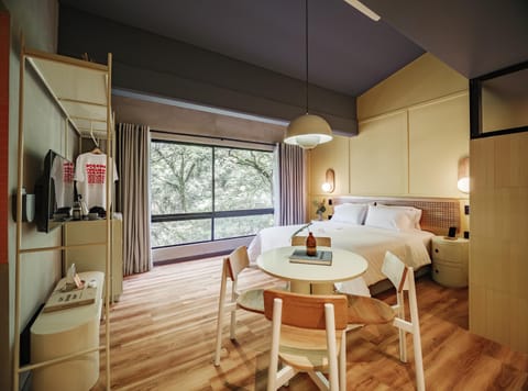 Bed, Living room, Photo of the whole room, Dining area, Bedroom