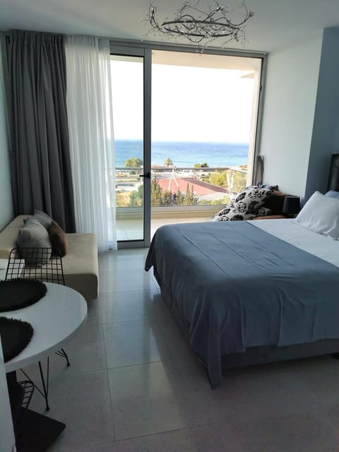 Bed, Natural landscape, View (from property/room), Balcony/Terrace, Living room, Photo of the whole room, Seating area, Bedroom, Sea view