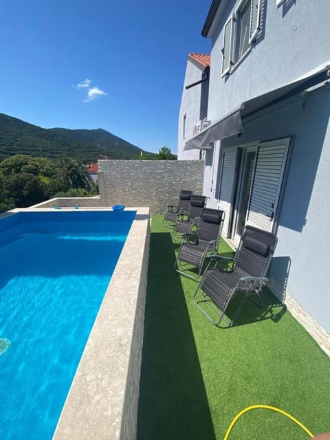 Pool view, Swimming pool