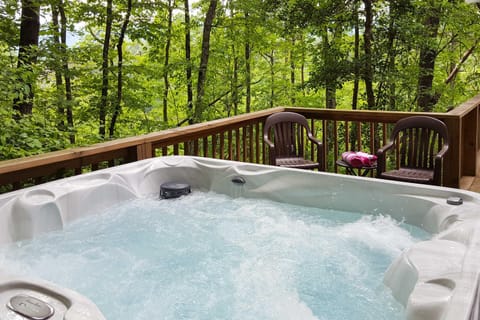 Natures Retreat with Hot Tub 7 Mi to Bryson City House in Whittier