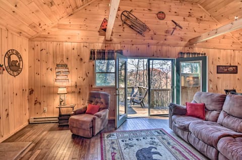 Natures Retreat with Hot Tub 7 Mi to Bryson City House in Whittier