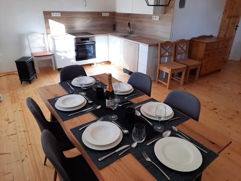 Living room, Food and drinks, Photo of the whole room, Dining area, Meals