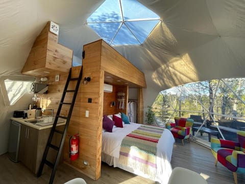 Kitchen or kitchenette, Seating area, Bedroom
