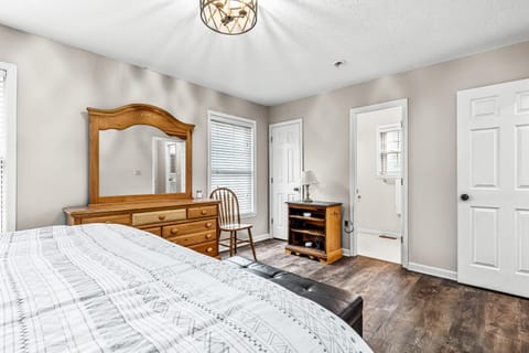 Creekside Cottage House in Lake Lure