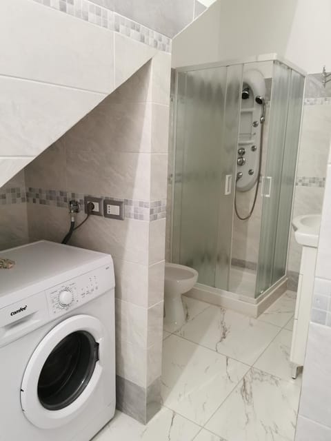 Bathroom, washing machine