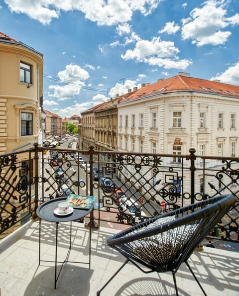 Balcony/Terrace, City view, Street view