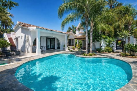 Property building, Patio, Garden, Swimming pool, sunbed