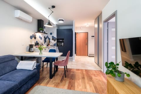 TV and multimedia, Kitchen or kitchenette, Living room, Seating area, Dining area, air conditioner