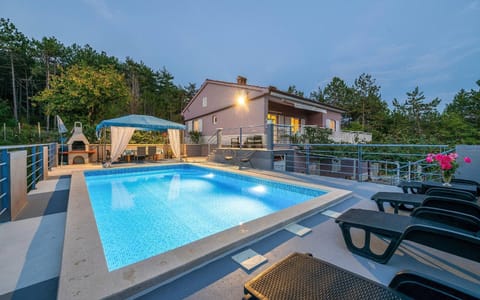 Property building, Patio, Pool view, Swimming pool, sunbed