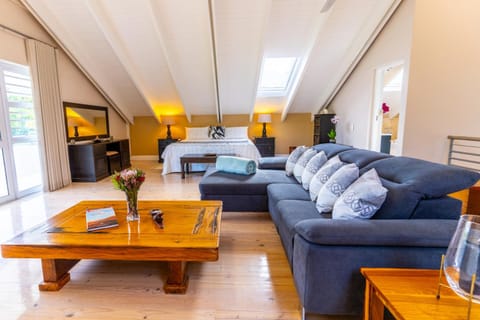 Bed, Lounge or bar, Photo of the whole room