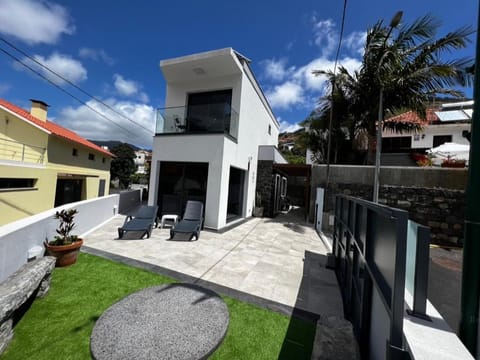 Property building, View (from property/room), Balcony/Terrace