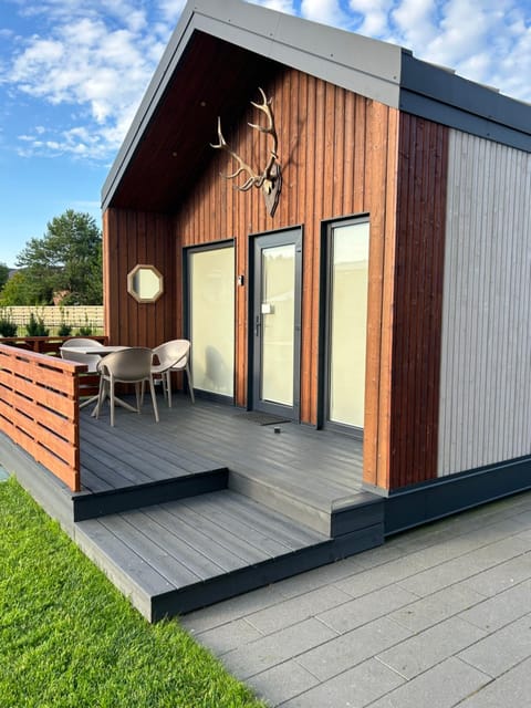 Property building, Patio, Day, Garden, Garden view
