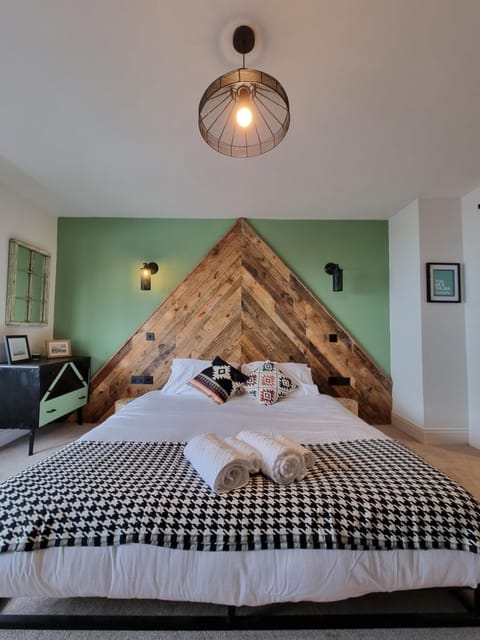 Bed, Bedroom, Sea view