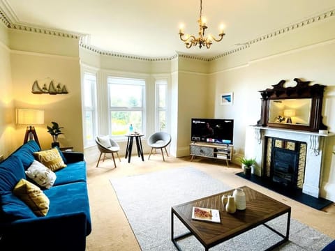 Living room, Lounge or bar