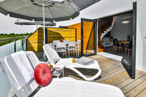 Natural landscape, View (from property/room), Balcony/Terrace, Seating area, sunbed