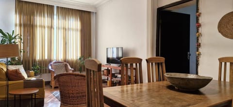 Copacabana 3 quartos ar cond a 2 qds da praia Apartment in Rio de Janeiro