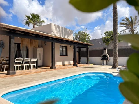 Property building, Balcony/Terrace, Swimming pool