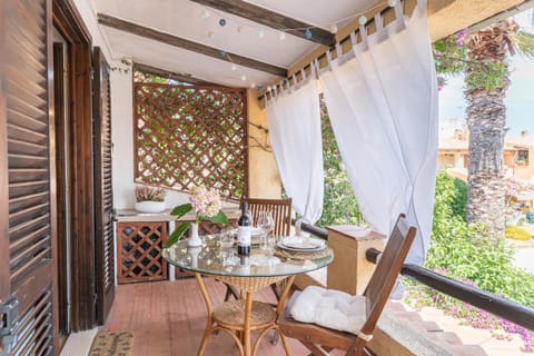 View (from property/room), Balcony/Terrace, Dining area, Garden view