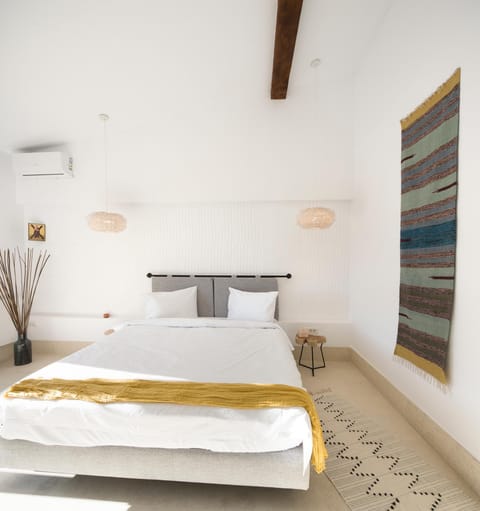 Bed, Photo of the whole room, Bedroom, air conditioner