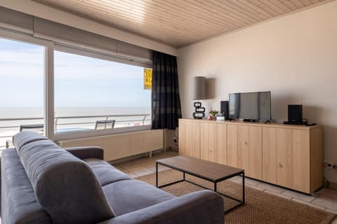 TV and multimedia, Balcony/Terrace, Kitchen or kitchenette, Living room, Seating area, Sea view
