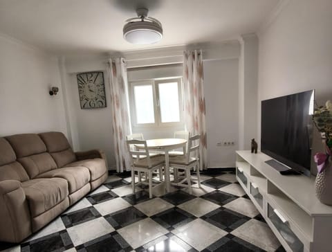 Communal lounge/ TV room, Seating area, Dining area