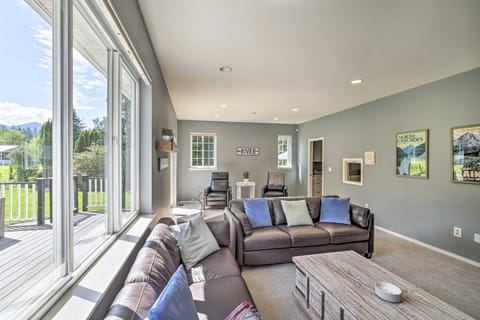 Riverside North Bend Oasis Stunning Mountain View House in North Bend