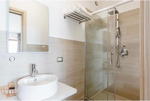 Shower, Bathroom, towels