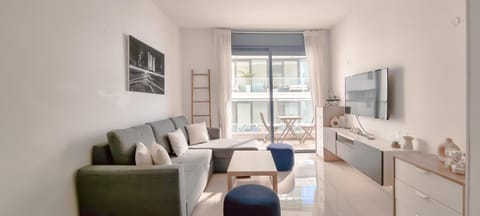 TV and multimedia, Living room, Seating area, air conditioner, air conditioner