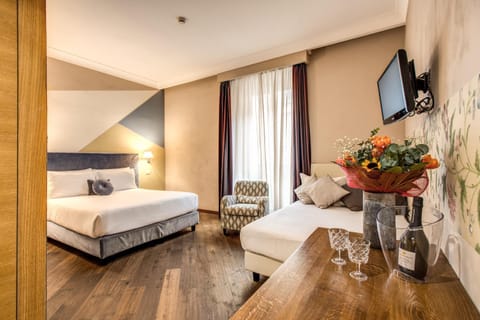 Bed, TV and multimedia, Photo of the whole room, Bedroom