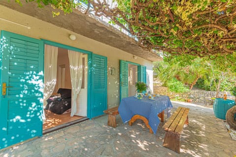 Patio, Facade/entrance