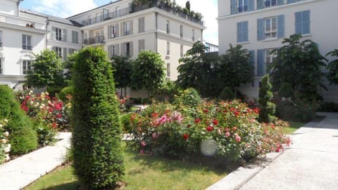 Facade/entrance, Garden