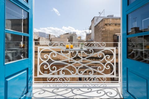 Balcony/Terrace, City view, Street view
