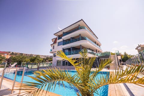 Property building, Swimming pool