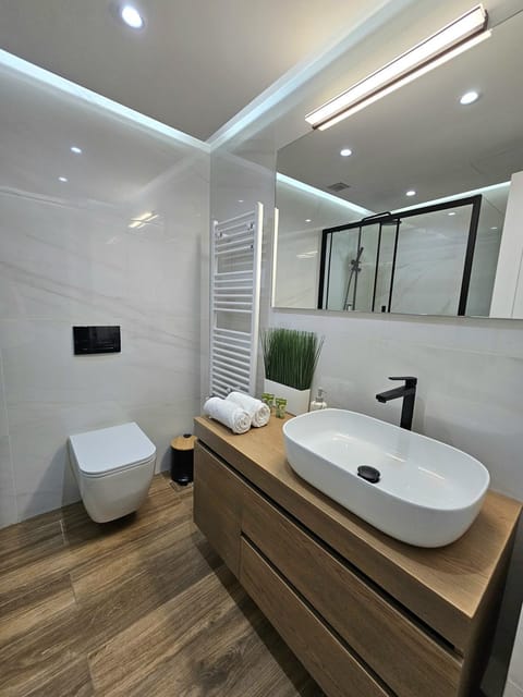 Shower, Toilet, Bathroom, towels, laundry, laundry