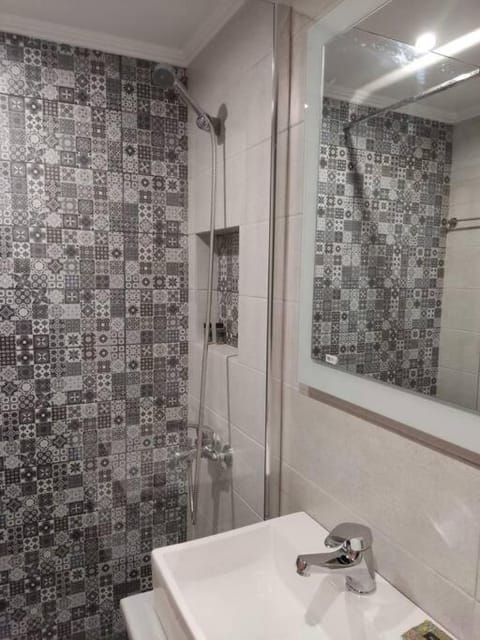 Chrysoula’s Convenient Triple Room with Yard Apartment in Islands