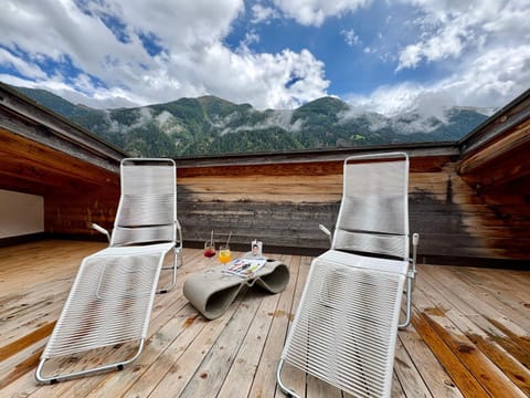 Hotel Chasa Chalavaina - Historisches Hotel des Jahres 2024 Hotel in Canton of Grisons