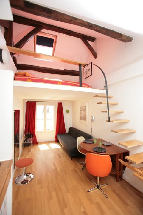 Communal lounge/ TV room, TV and multimedia, Dining area